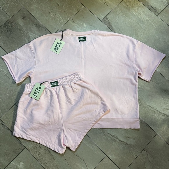 Daily Drills Cropped Sleeve Crew & Super Shorts Set in Cupid - Picture 6 of 8